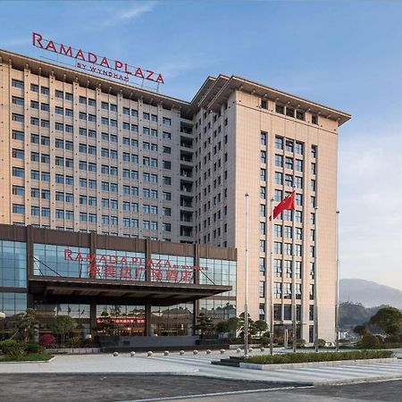 Ramada Plaza By Wyndham Enshi Hotell Exteriör bild
