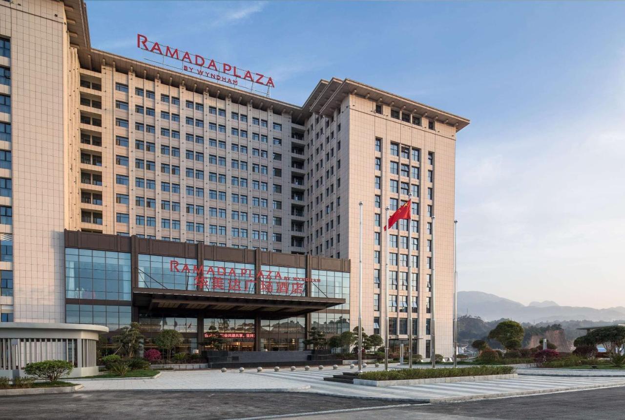 Ramada Plaza By Wyndham Enshi Hotell Exteriör bild